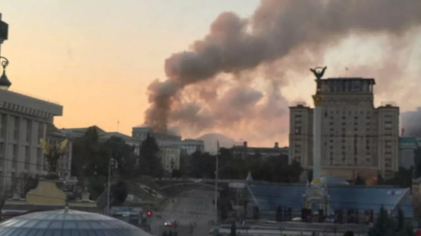 基輔政府大樓冒煙 - 俄羅斯衛星通訊社