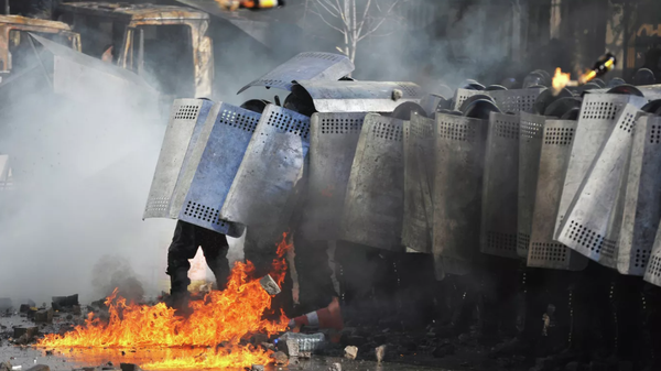 基辅市中心警察与反对派发生冲突 - 俄罗斯卫星通讯社