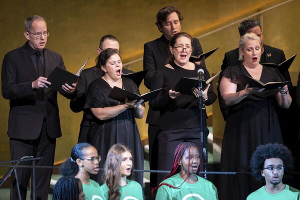 大都会歌剧院合唱团在联合国总部为第八十届联大高级别周开幕献唱。摄于2025年9月22日。 大都会歌剧院合唱团在联合国总部为第八十届联大高级别周开幕献唱。摄于2025年9月22日。 - 俄罗斯卫星通讯社