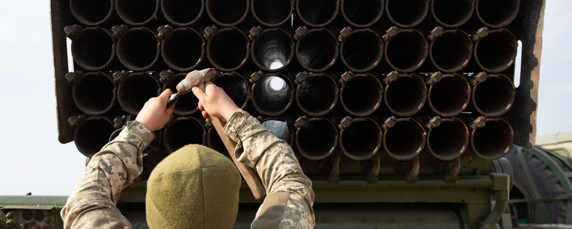 乌军“冰雹”多管火箭炮（资料图片） - 俄罗斯卫星通讯社, 1920, 26.09.2025