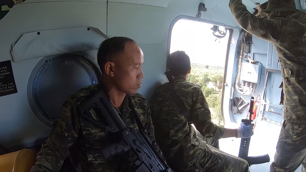 在俄罗斯与老挝“Laros-2025“联合军演期间，两国军人演练了联合直升机空降 - 俄罗斯卫星通讯社