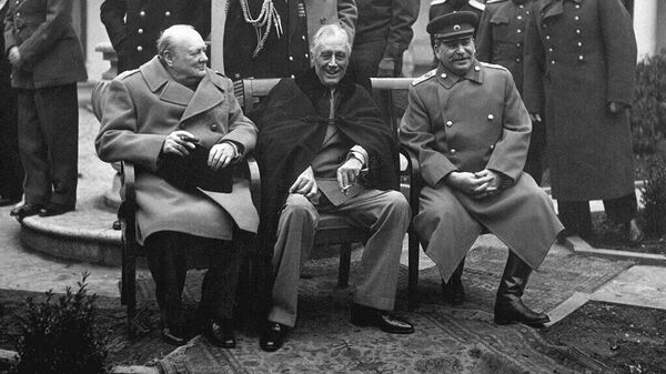 英国首相温斯顿·丘吉尔、美国总统富兰克林·德拉诺·罗斯福兼苏联人民委员会主席约瑟夫·斯大林在克里米亚 - 俄罗斯卫星通讯社