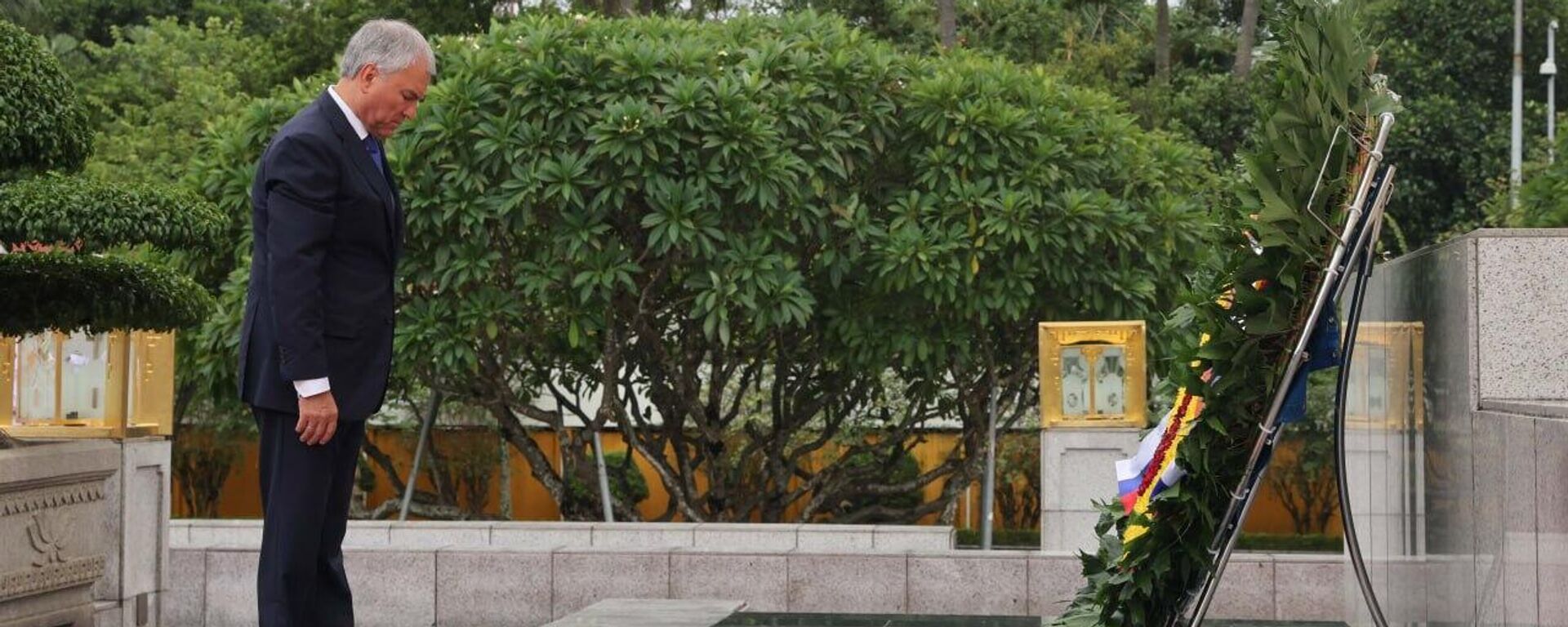 沃洛金致敬越南國家奠基人胡志明 - 俄羅斯衛星通訊社, 1920, 28.09.2025