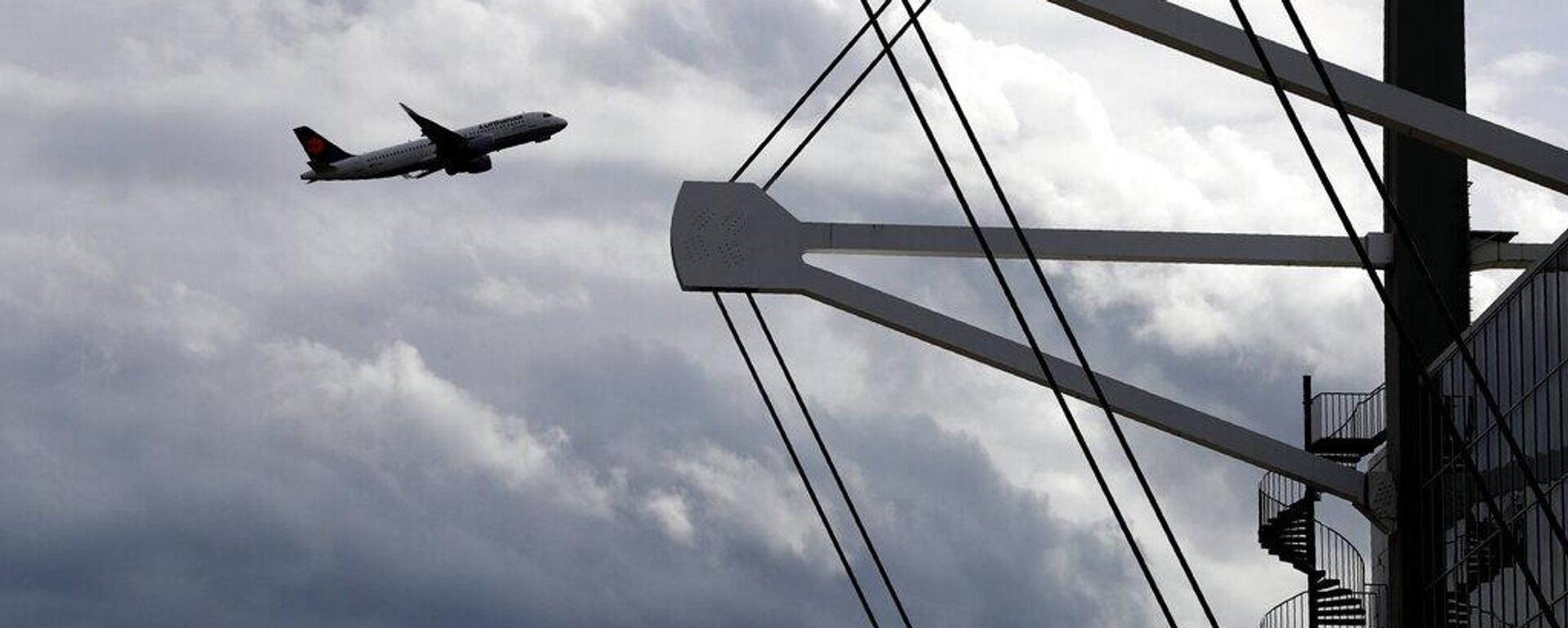 媒体：慕尼黑机场上空发现的无人机疑似军事侦察机 - 俄罗斯卫星通讯社, 1920, 04.10.2025