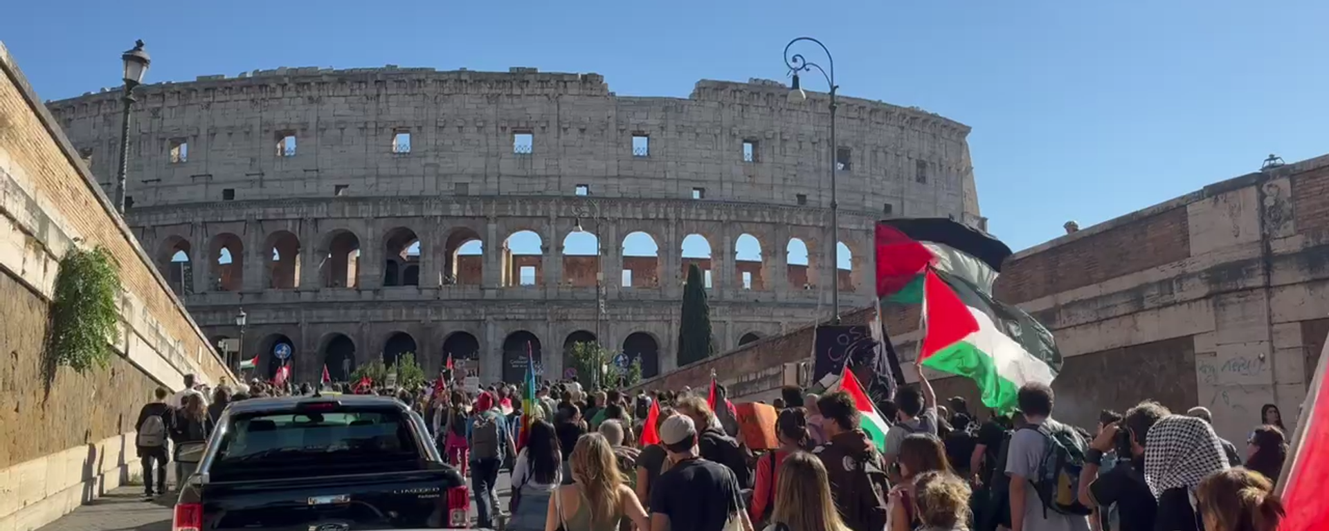 羅馬爆發數千人挺巴遊行，隊伍綿延兩公里途經鬥獸場 - 俄羅斯衛星通訊社, 1920, 04.10.2025