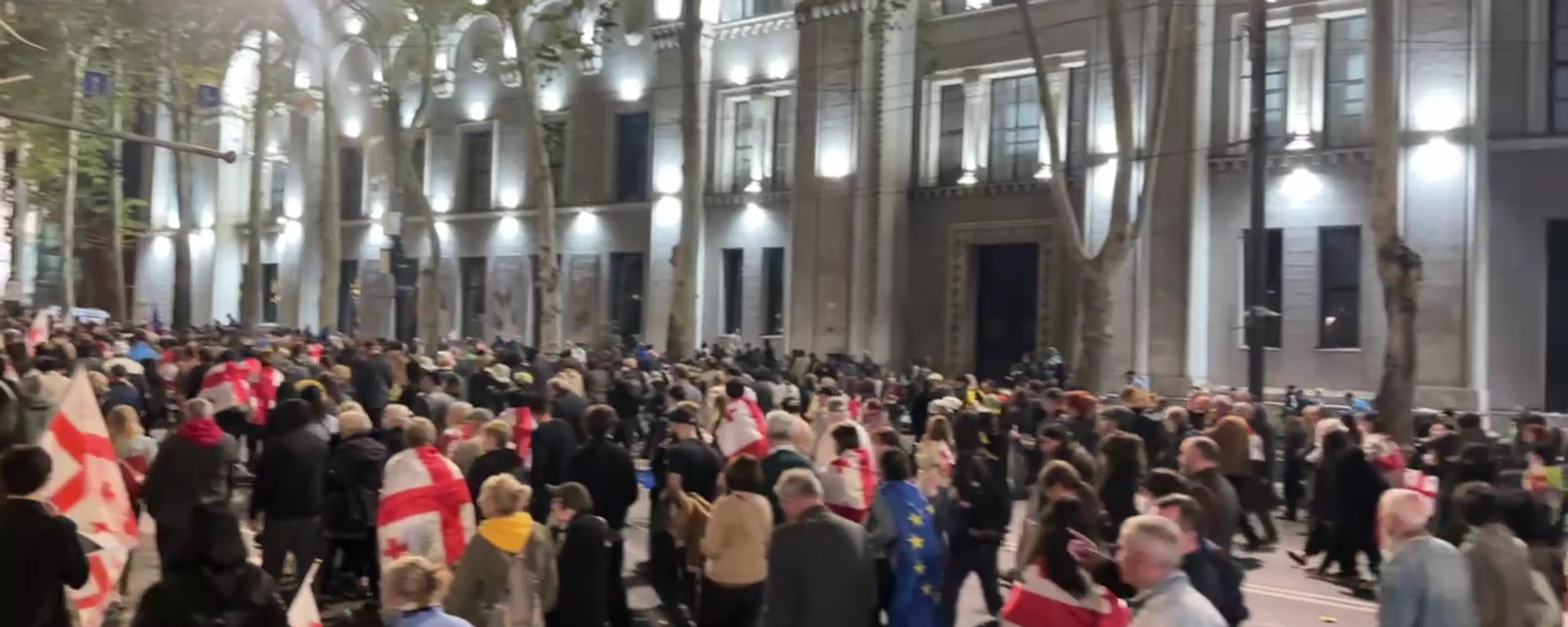 格鲁吉亚特警使用水炮驱散总统府附近示威人群 - 俄罗斯卫星通讯社, 1920, 05.10.2025