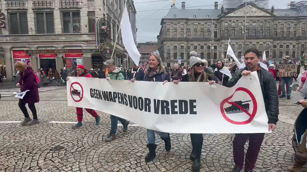 荷兰民众示威反军援 呼吁和平解决冲突 - 俄罗斯卫星通讯社