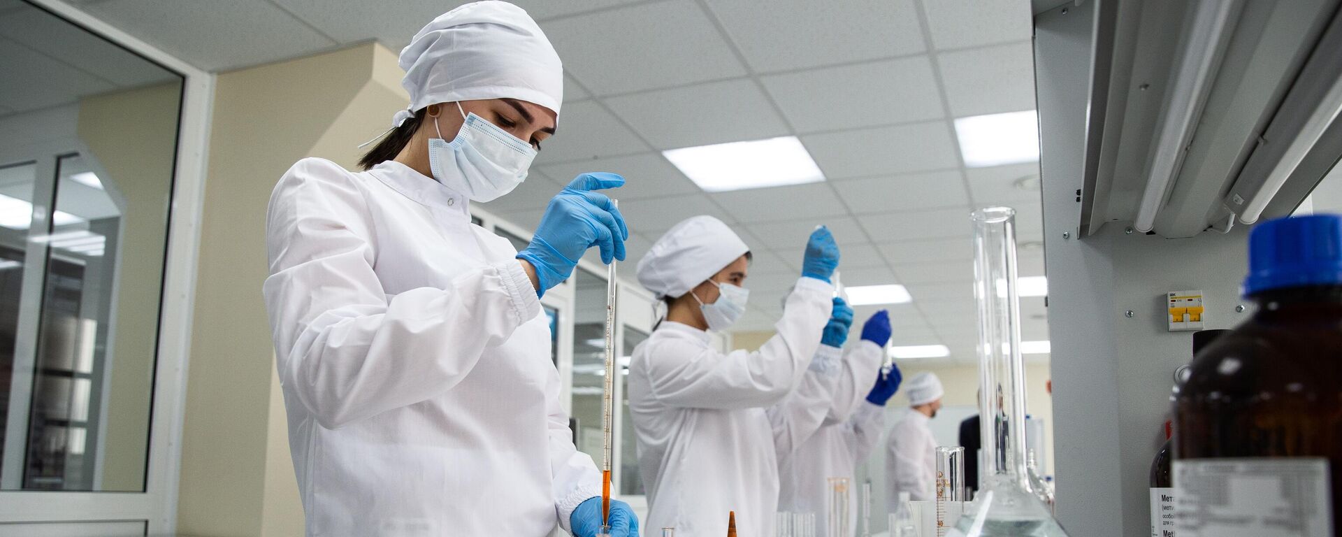 俄羅斯Pharmasyntez集團公司的企業實驗室 - 俄羅斯衛星通訊社, 1920, 08.10.2025