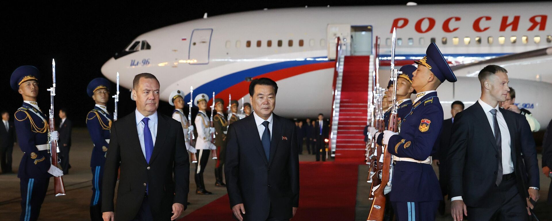 俄罗斯联邦安全会议副主席、统一俄罗斯党主席梅德韦杰夫飞抵朝鲜进行访问 - 俄罗斯卫星通讯社, 1920, 09.10.2025