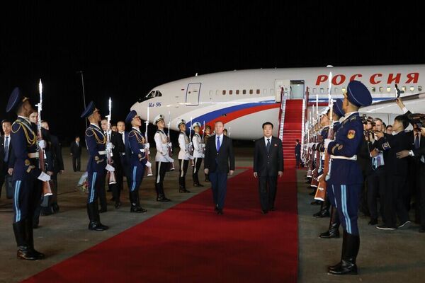 梅德韦杰夫飞抵平壤进行访问 - 俄罗斯卫星通讯社