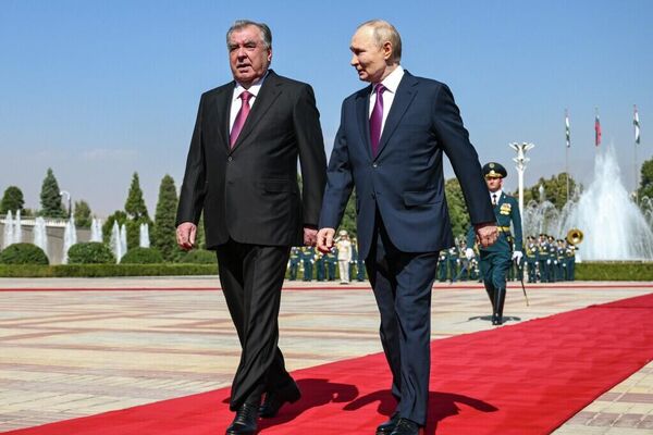 拉赫蒙熱情迎接普京 - 俄羅斯衛星通訊社