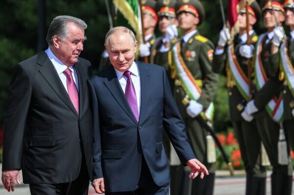 拉赫蒙热情迎接普京 - 俄罗斯卫星通讯社