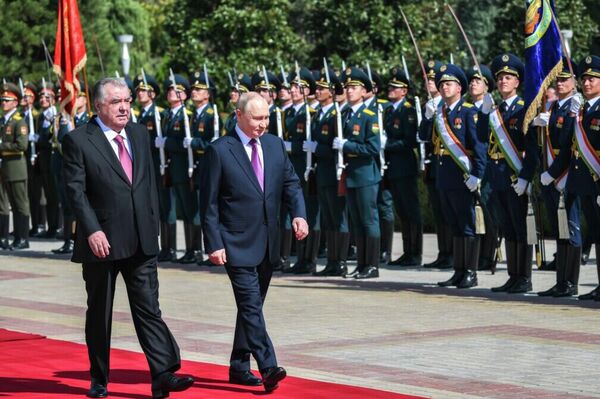 拉赫蒙熱情迎接普京 - 俄羅斯衛星通訊社