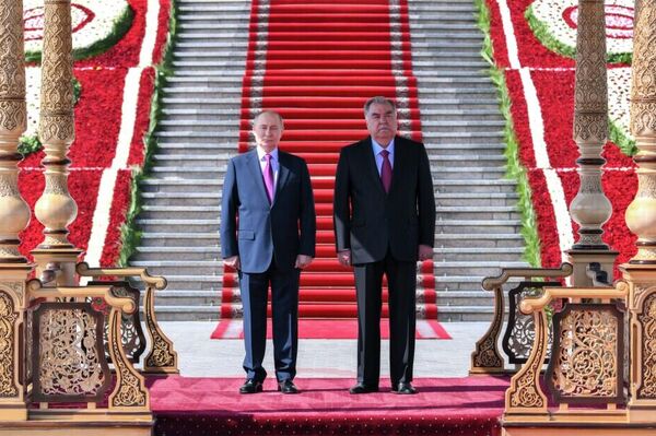 拉赫蒙熱情迎接普京 - 俄羅斯衛星通訊社