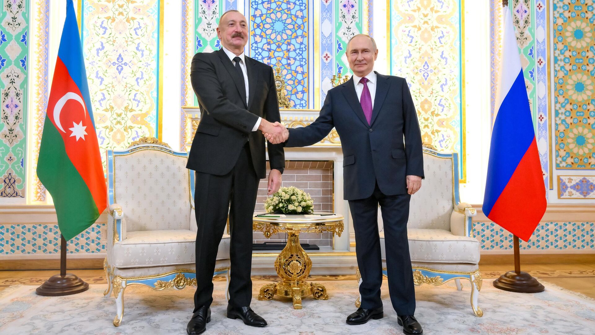 普京与阿塞拜疆总统探讨双边关系中敏感问题 - 俄罗斯卫星通讯社, 1920, 10.10.2025