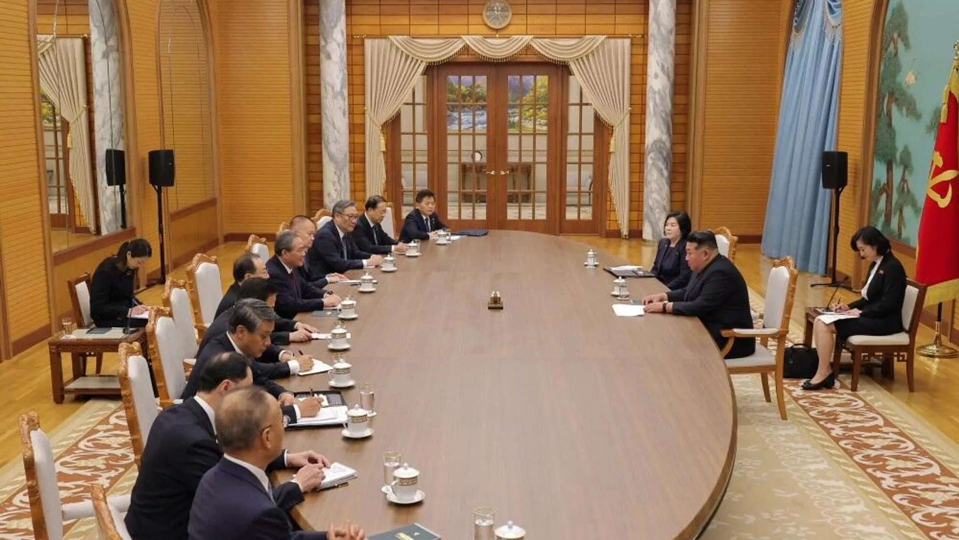金正恩会见中国总理李强商定扩大战略沟通 - 2025年10月10日, 俄罗斯卫星通讯社