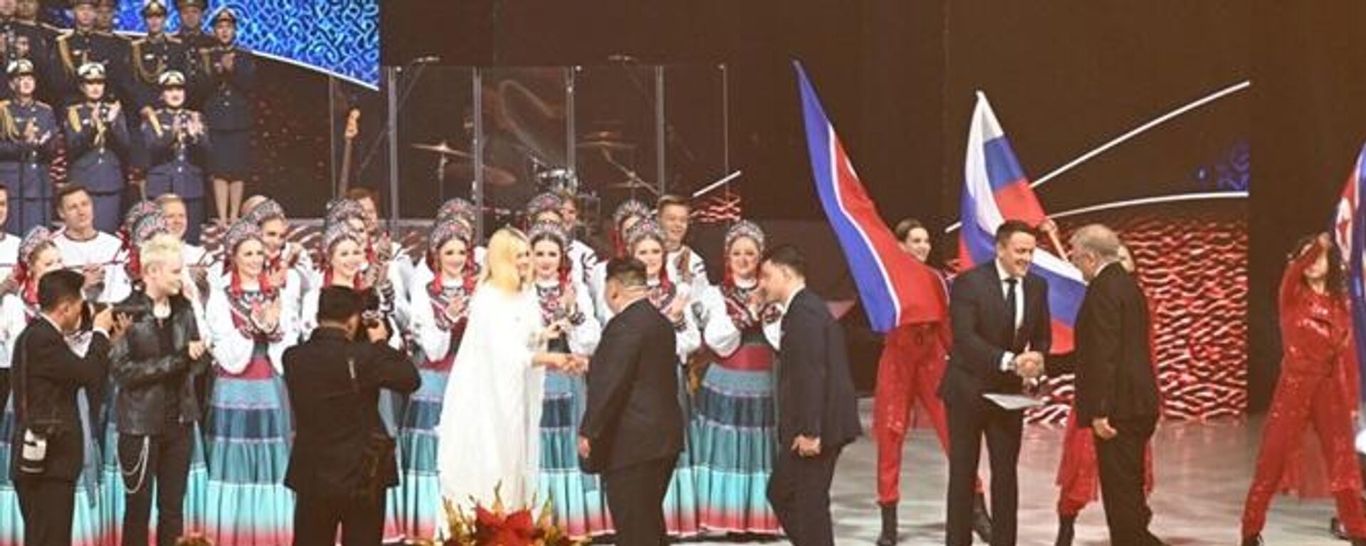 金正恩观看俄罗斯艺术家庆祝朝鲜劳动党成立80周年演出 - 俄罗斯卫星通讯社, 1920, 10.10.2025