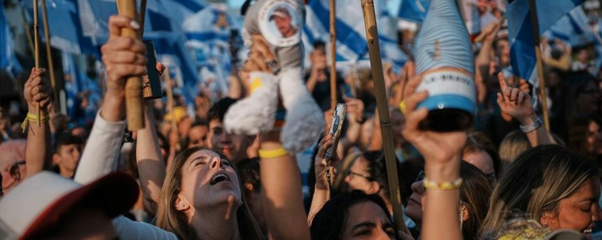 以色列民众聚集在特拉维夫等待从加沙释放的以色列人质 - 俄罗斯卫星通讯社, 1920, 13.10.2025