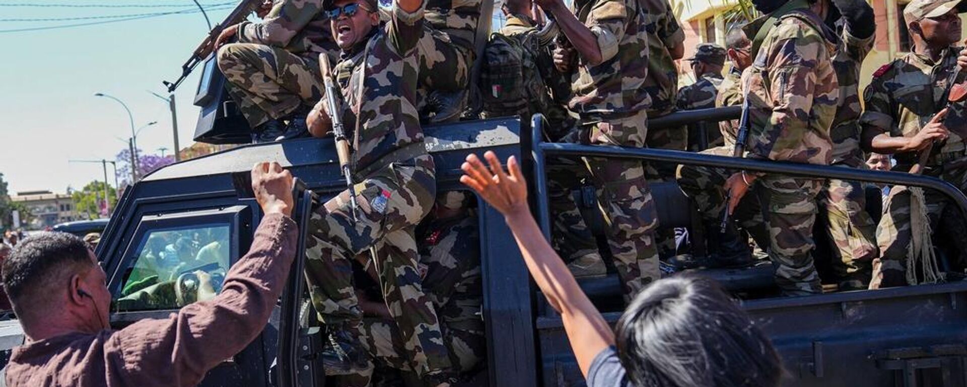 媒体：马达加斯加总统称在骚乱背景下解散国民议会 - 俄罗斯卫星通讯社, 1920, 14.10.2025