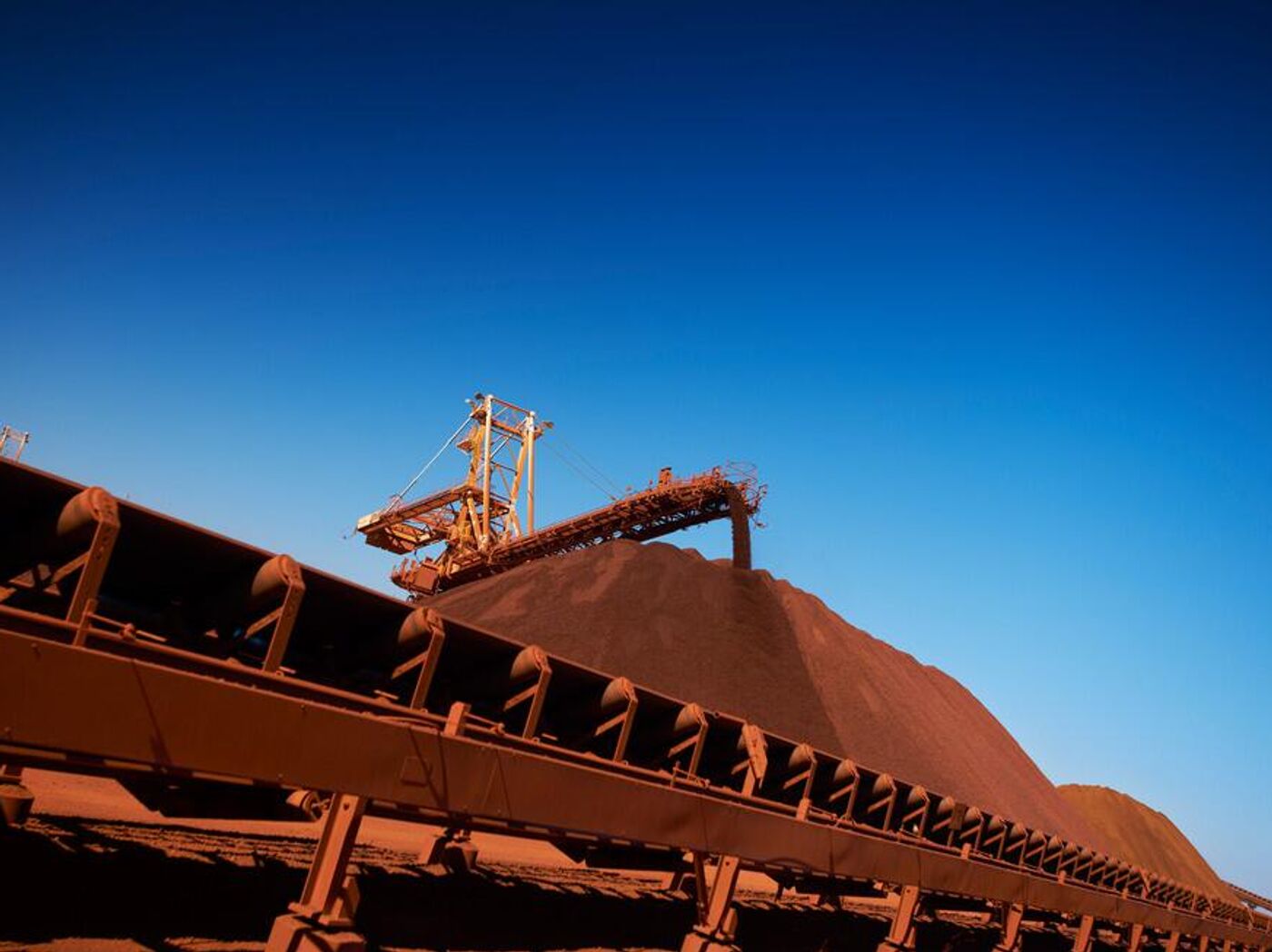 澳铁矿巨头接受人民币部分结算，撼动美元定价霸权- 2025年10月14日, 俄罗斯卫星通讯社