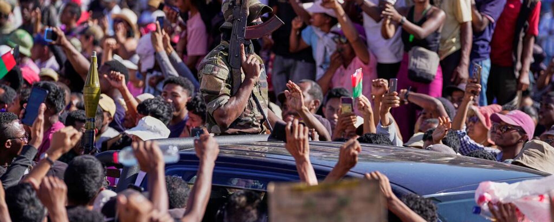 媒体：马达加斯加军方在总统遭弹劾后宣布接管政权 - 俄罗斯卫星通讯社, 1920, 14.10.2025