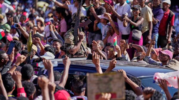 媒体：马达加斯加军方在总统遭弹劾后宣布接管政权 - 俄罗斯卫星通讯社