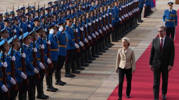 欧盟委员会主席：塞尔维亚要入盟应加入对俄制裁 - 俄罗斯卫星通讯社