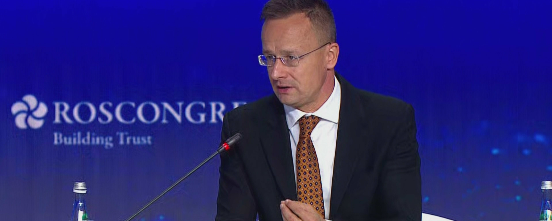 匈牙利外长：匈牙利不允许任何国家对匈购买能源加以指点 - 俄罗斯卫星通讯社, 1920, 15.10.2025