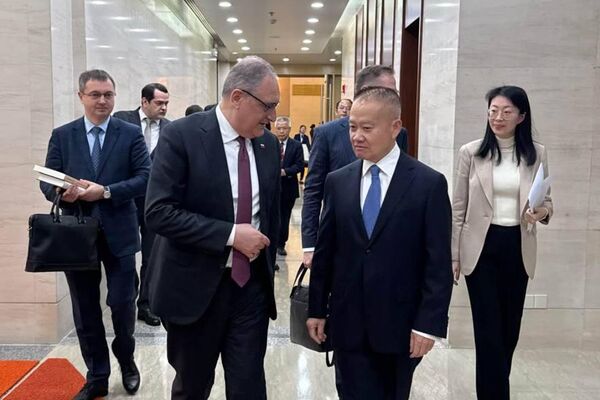 俄驻华大使莫尔古洛夫祝贺刘海星履新中联部部长 俄驻华大使莫尔古洛夫祝贺刘海星履新中联部部长 - 俄罗斯卫星通讯社