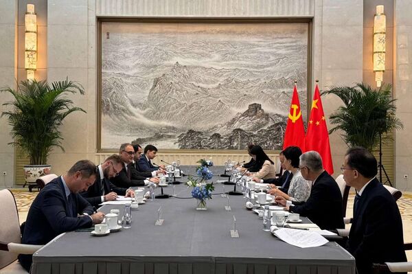 俄驻华大使莫尔古洛夫祝贺刘海星履新中联部部长 俄驻华大使莫尔古洛夫祝贺刘海星履新中联部部长 - 俄罗斯卫星通讯社