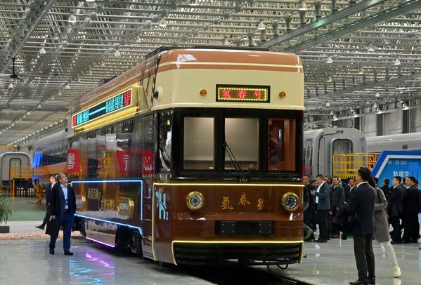 2025年10月16日，中国首列氢动力文旅列车“氢春号”在中国吉林省长春市正式亮相，可实现零碳排放。（图片来源：Zhang Yao/中新社/VCG via Getty Images） - 俄罗斯卫星通讯社