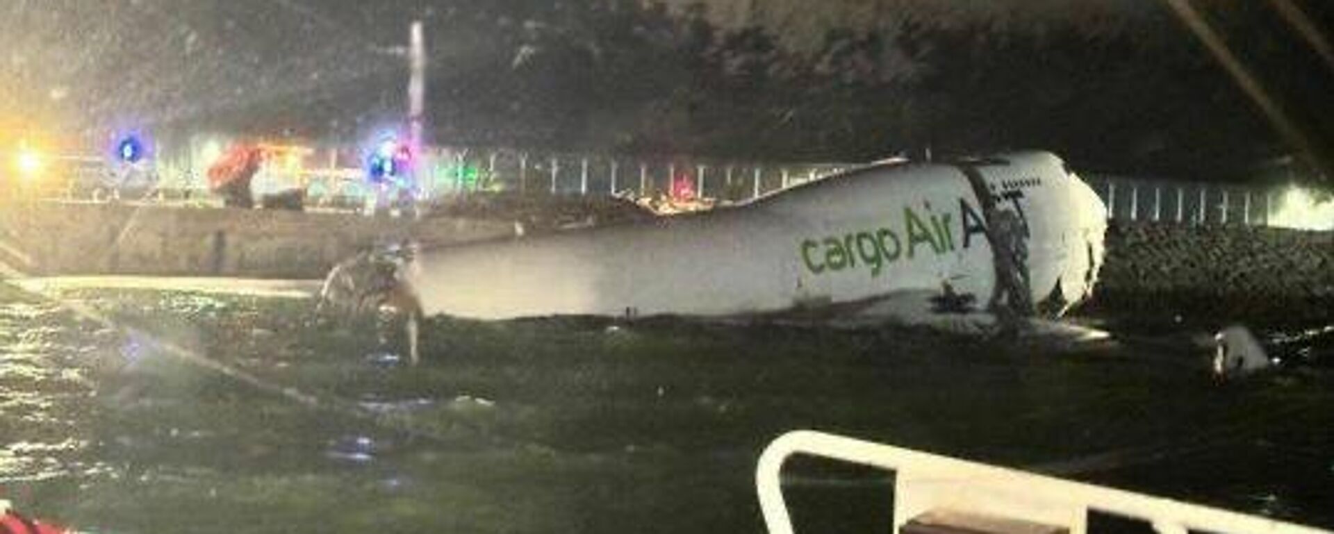 香港机场一架飞机滑出跑道 - 俄罗斯卫星通讯社, 1920, 20.10.2025