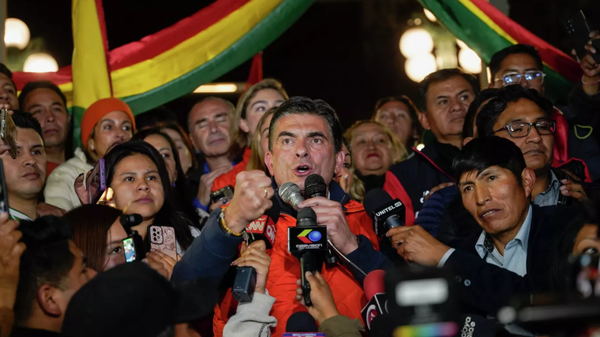玻利维亚中间派候选人罗德里戈·帕斯赢得总统大选 - 俄罗斯卫星通讯社