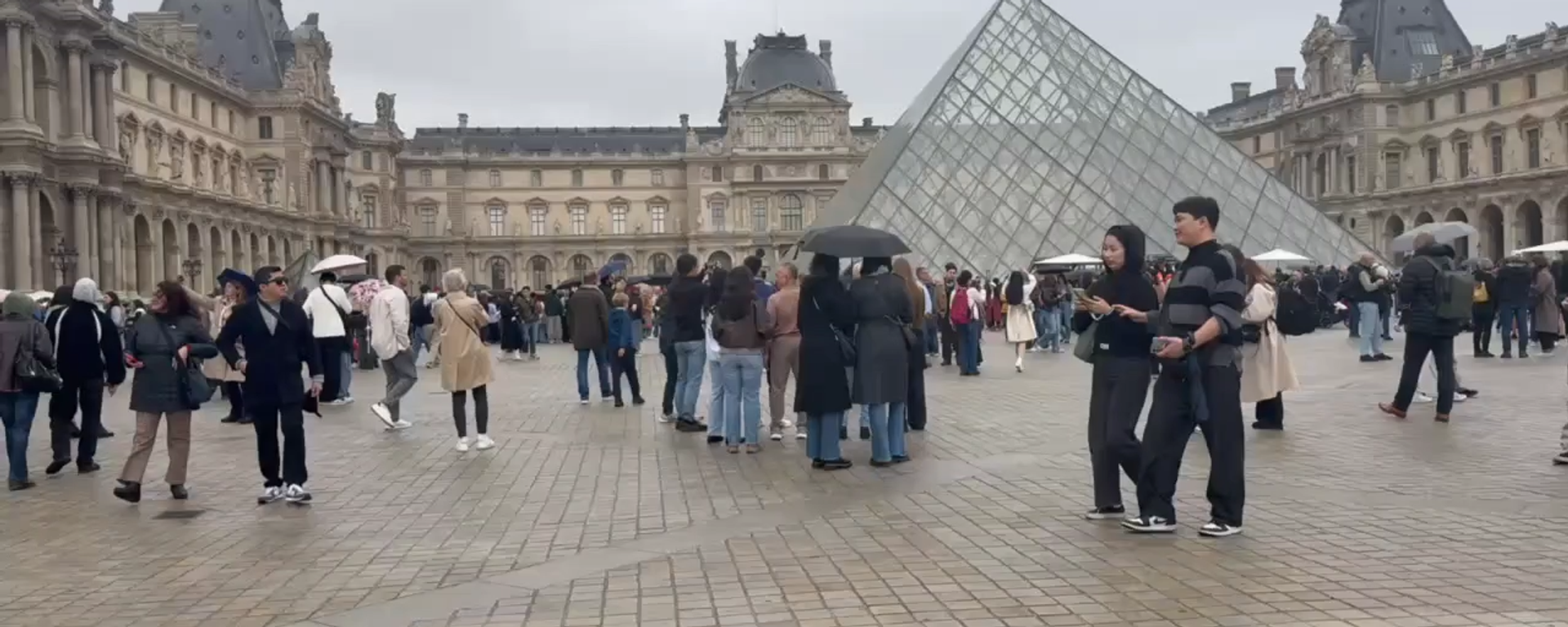失竊事件發生後法國盧浮宮博物館管理層決定今日閉館 - 俄羅斯衛星通訊社, 1920, 20.10.2025