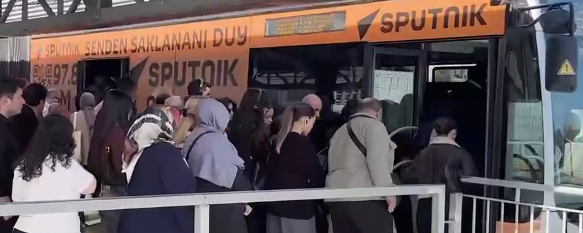 卫星通讯社土耳其分社品牌专车已在伊斯坦布尔关键交通干线投入运营 - 俄罗斯卫星通讯社, 1920, 23.10.2025