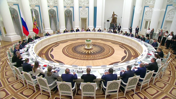 普京：家庭是俄社會的基本支柱，多子女文化應成常態 - 俄羅斯衛星通訊社