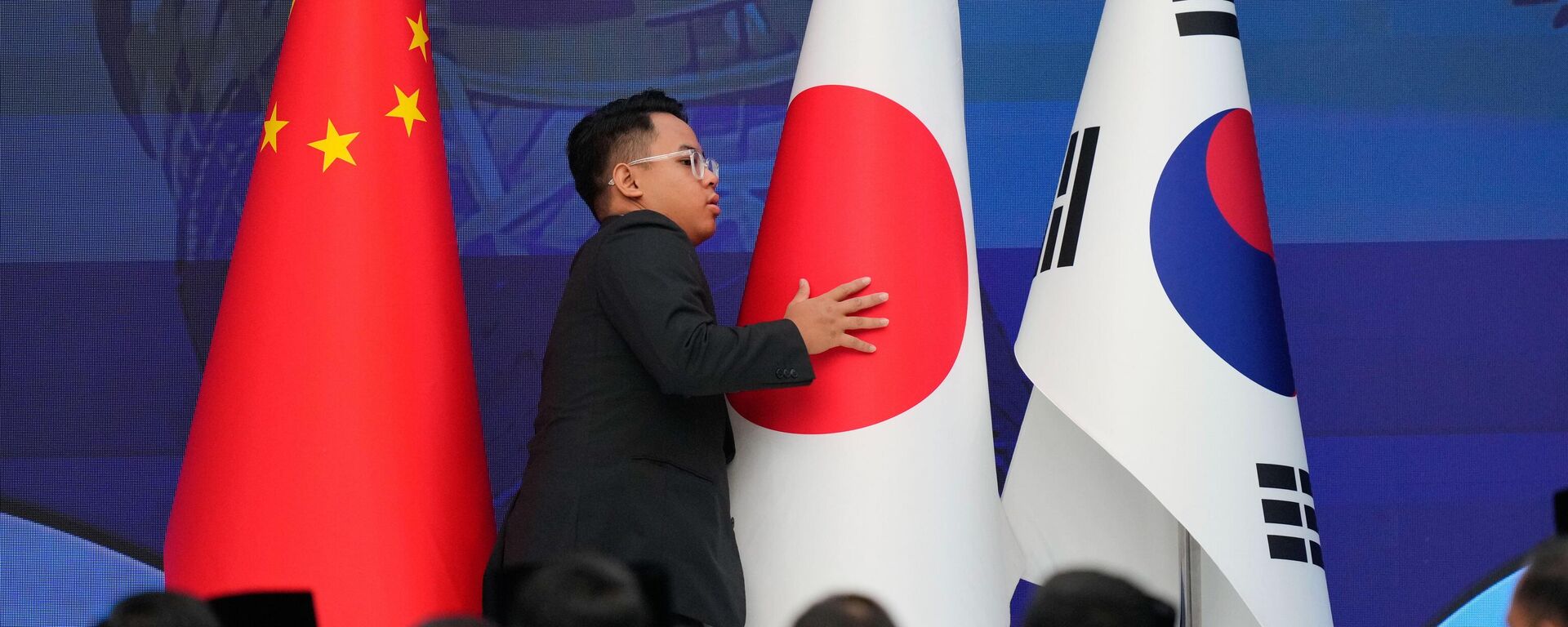 专家：中日韩三方峰会在短期内难以重启，其推迟会影响区域经济一体化进程 - 俄罗斯卫星通讯社, 1920, 05.12.2025