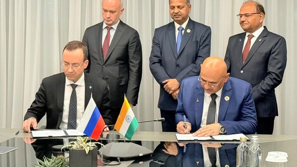 Россия и Индия подписали меморандум о производстве самолетов SJ-100 - 俄羅斯衛星通訊社