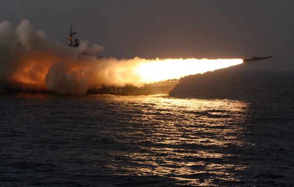 太平洋舰队在日本海举行演习期间，从闪电级导弹艇上发射一枚“白蛉”超音速反舰导弹  - 俄罗斯卫星通讯社