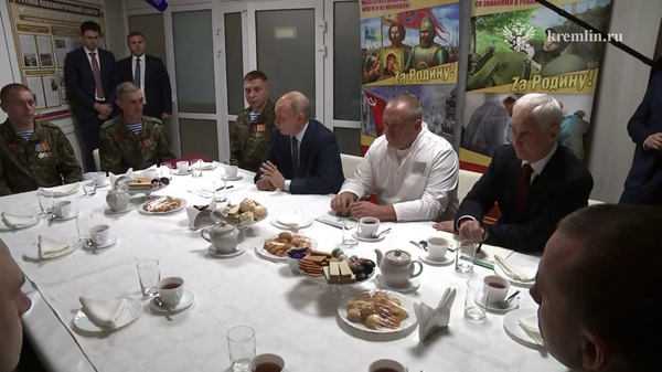 普京稱烏軍在兩地區陷入包圍，願停火供媒體實地探訪 - 俄羅斯衛星通訊社