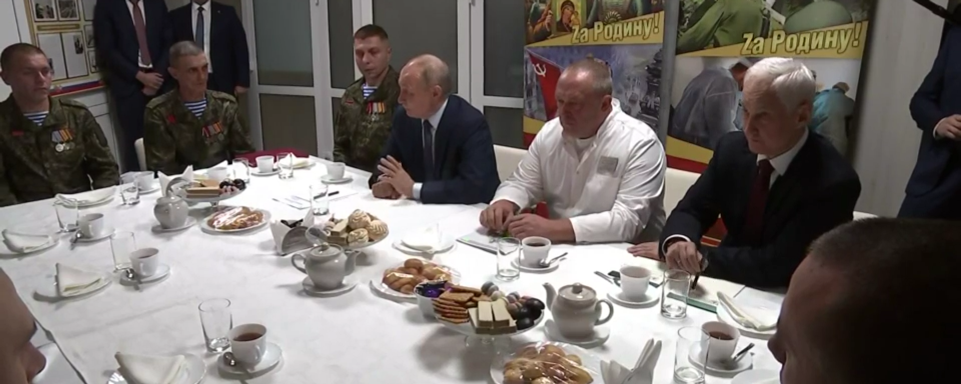 普京称乌军在两地区陷入包围，愿停火供媒体实地探访 - 俄罗斯卫星通讯社, 1920, 29.10.2025