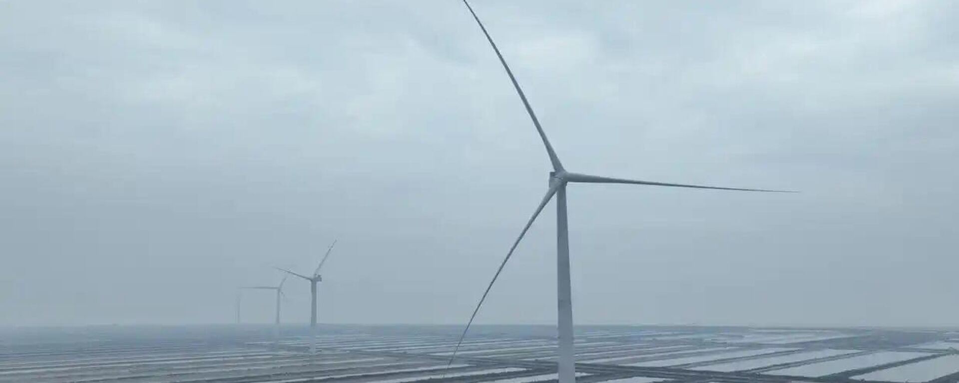 山東東營並網發電的26兆瓦級海上風電機組 - 俄羅斯衛星通訊社, 1920, 31.10.2025