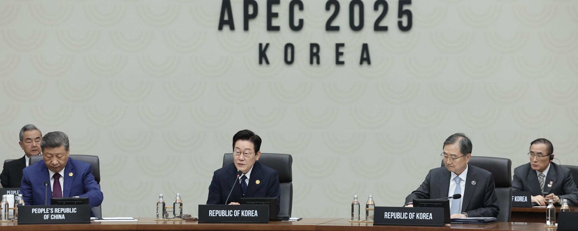 韩国总统宣布亚太经合组织成员国通过《庆州宣言》 - 俄罗斯卫星通讯社, 1920, 01.11.2025