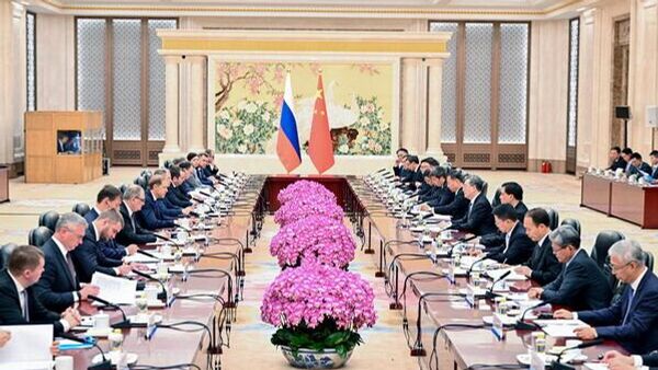 丁薛祥同俄罗斯第一副总理曼图罗夫共同主持中俄投资合作委员会第十二次会议 - 俄罗斯卫星通讯社