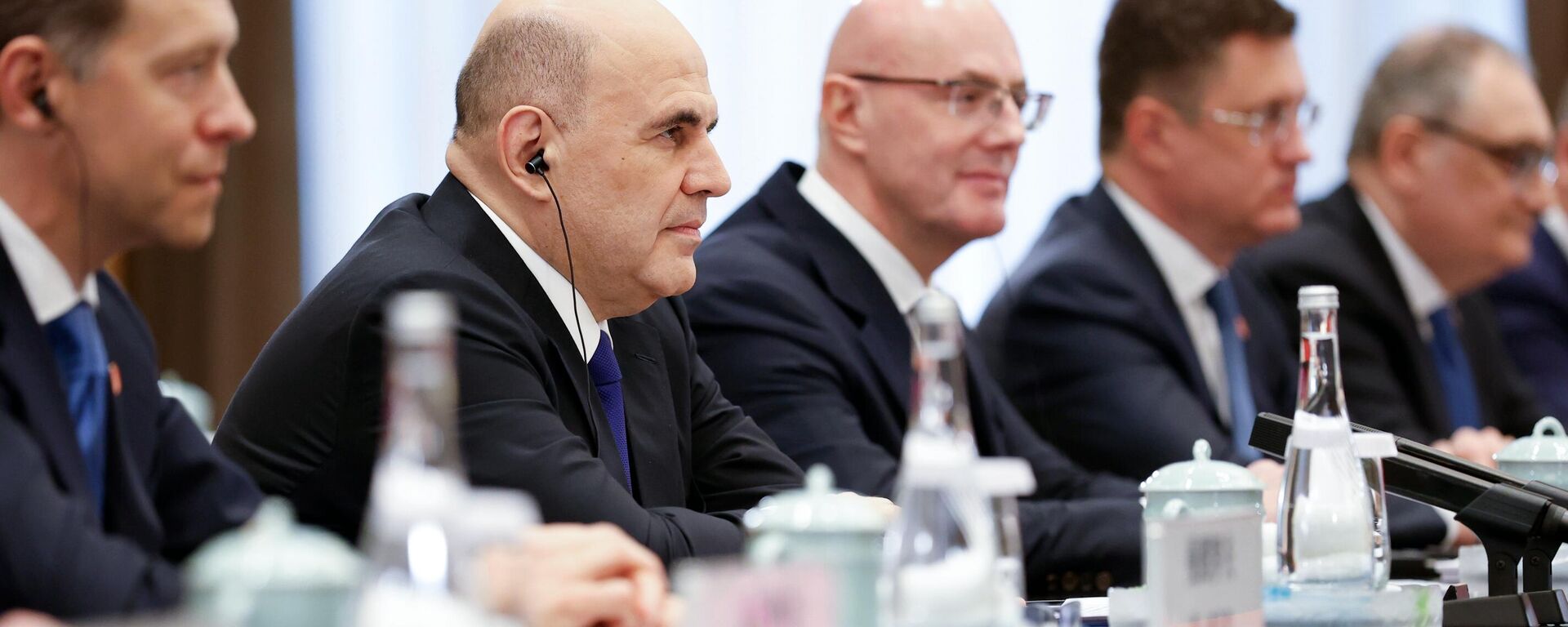 俄总理：俄罗斯正在研究针对中国游客实行对等免签政策 - 俄罗斯卫星通讯社, 1920, 03.11.2025