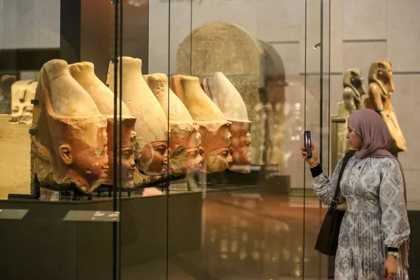 游客们在大埃及博物馆参观。 - 俄罗斯卫星通讯社