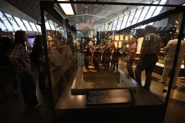 游客们在大埃及博物馆参观。 - 俄罗斯卫星通讯社