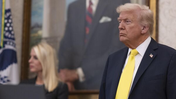 特朗普陷入自身直觉与西方精英阶层恐俄情绪的两难境地 - 俄罗斯卫星通讯社