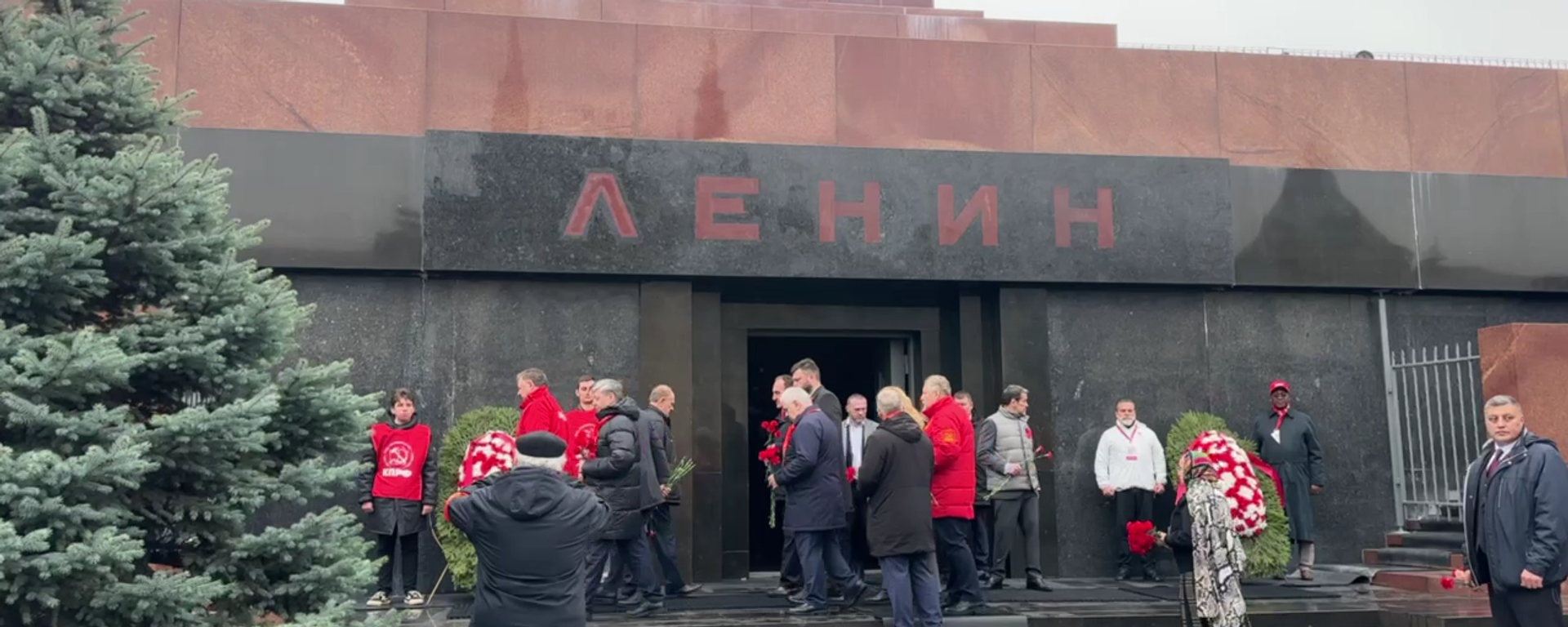 俄共为纪念十月革命108周年向列宁墓敬献鲜花 - 俄罗斯卫星通讯社, 1920, 07.11.2025