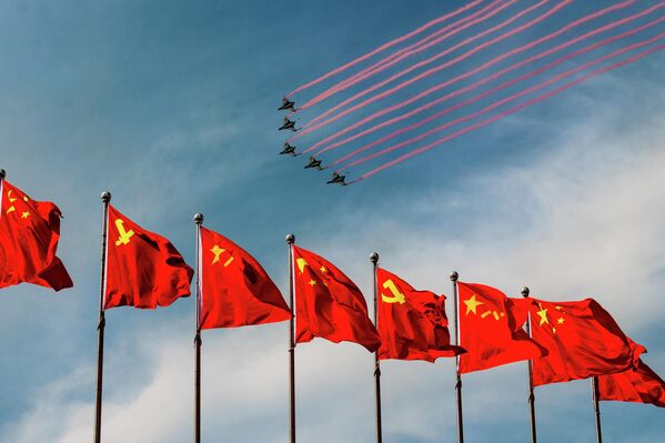 2025年9月19日，中國長春。在2025年空軍航空開放活動和長春航空展期間，一場飛行表演正在進行。該活動於9月19日至23日在長春舉行。（圖片來源：VCG/VCG via Getty Images） - 俄羅斯衛星通訊社